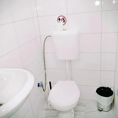 Hostel 4 Karma369 *